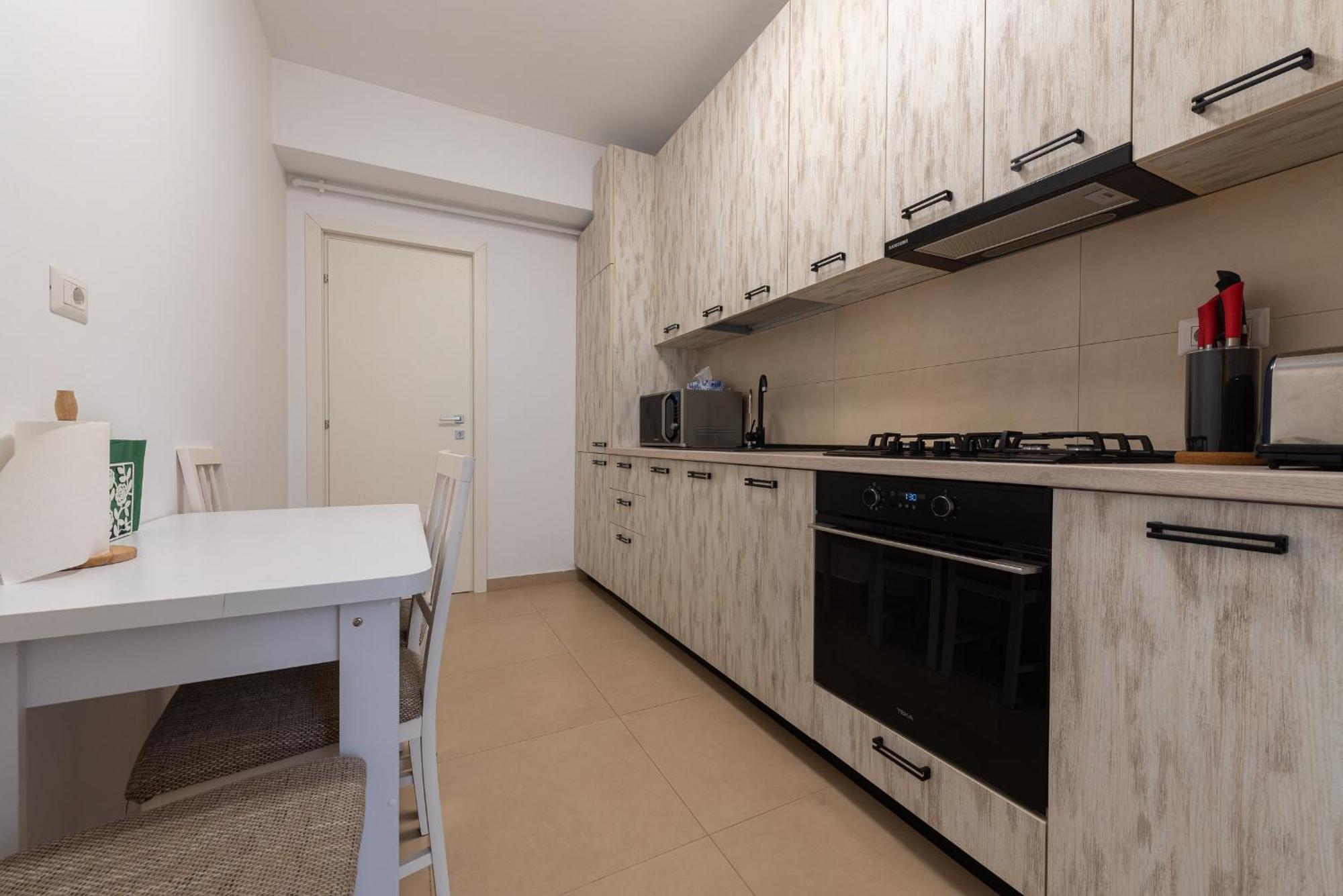 Ines - Modern 2Br Apartment With Garden Views Bucarest Esterno foto