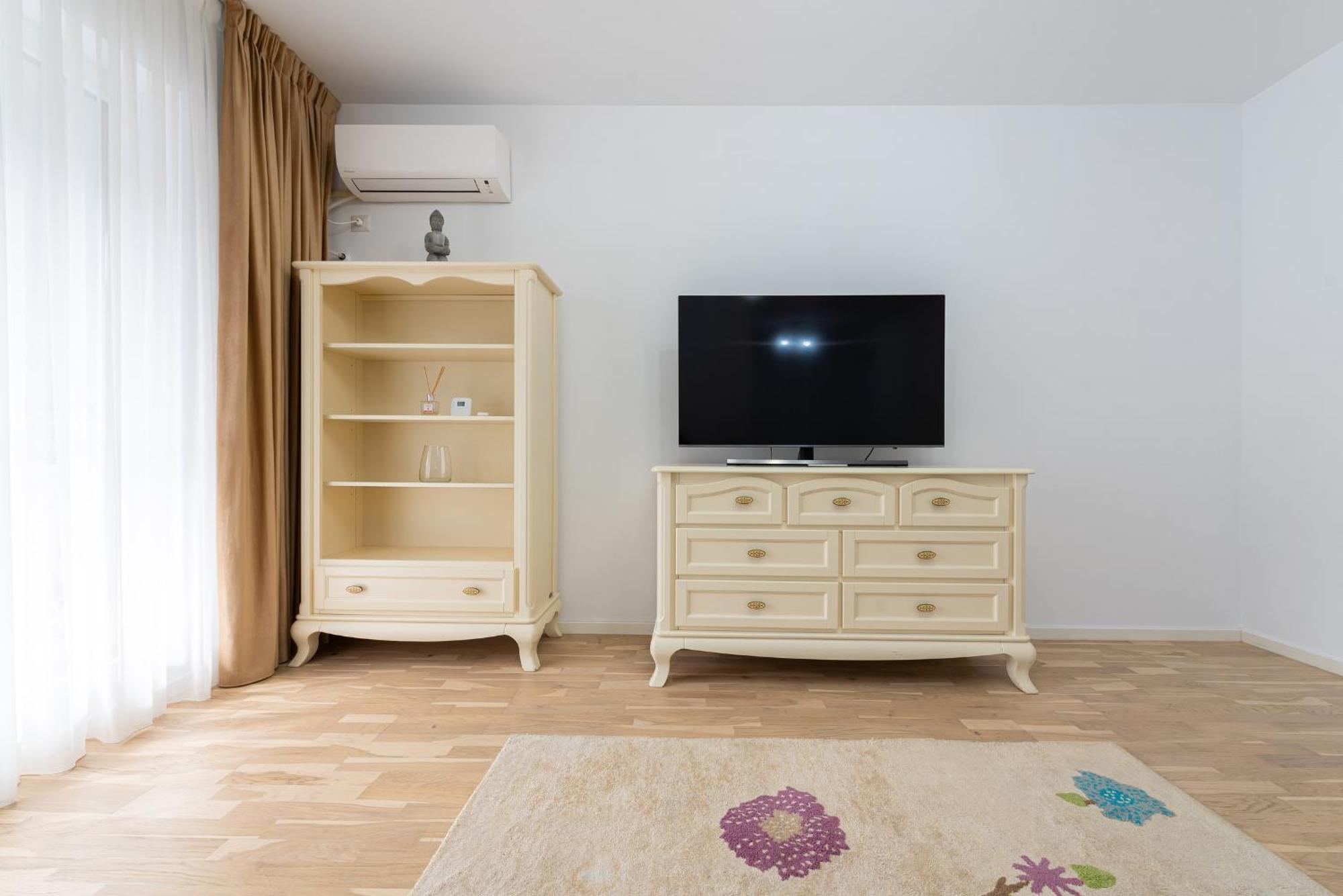 Ines - Modern 2Br Apartment With Garden Views Bucarest Esterno foto